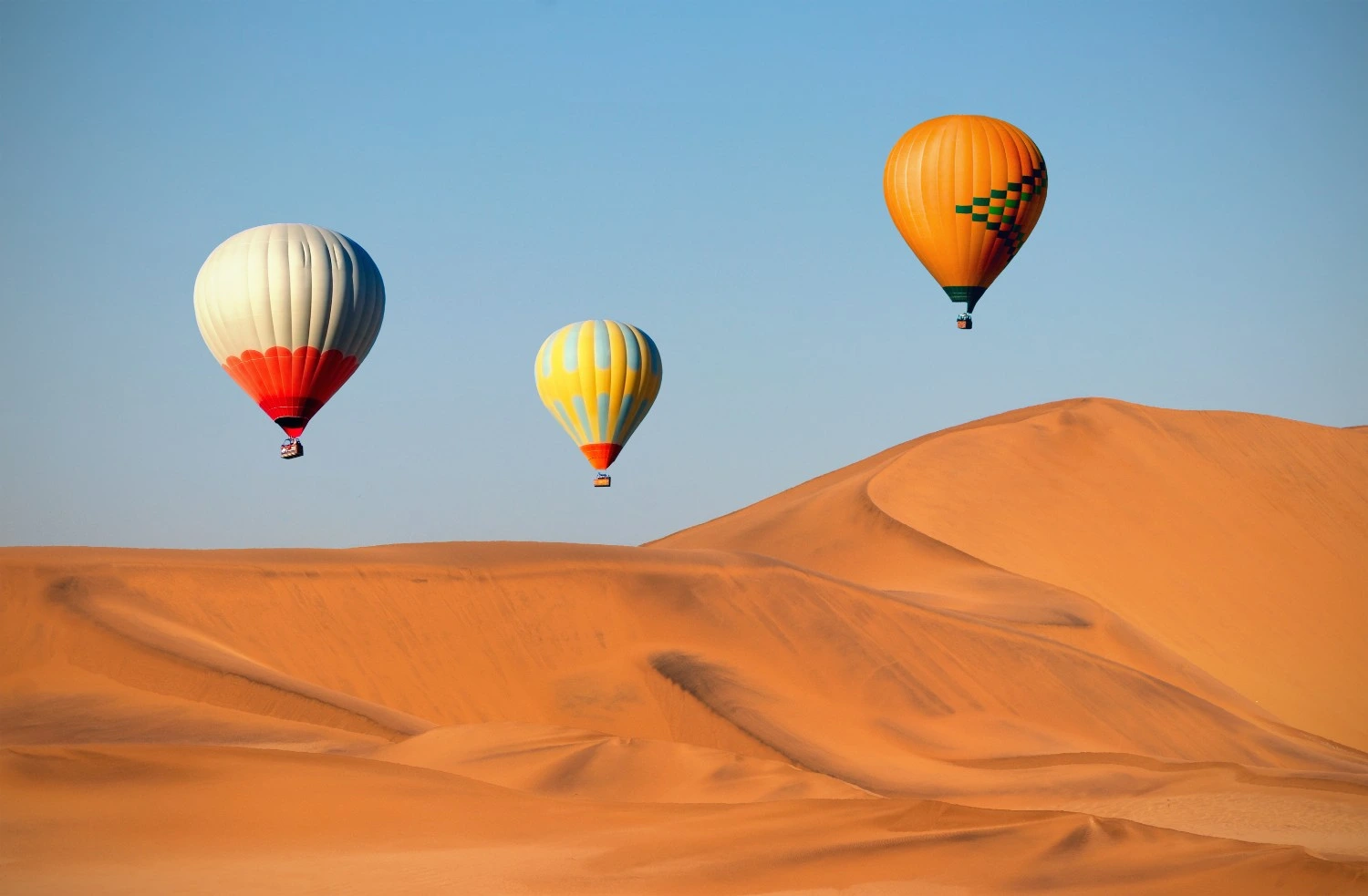 The dunes, and the balloons